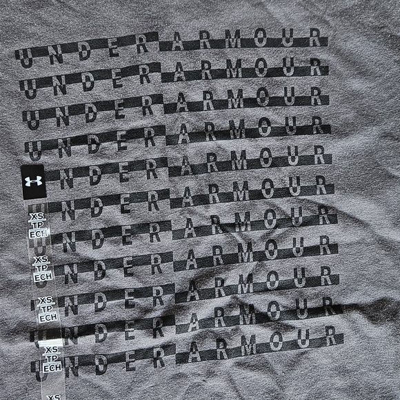 Under Armour Sz XS Long Sleeved Tee - Picture 2 of 6